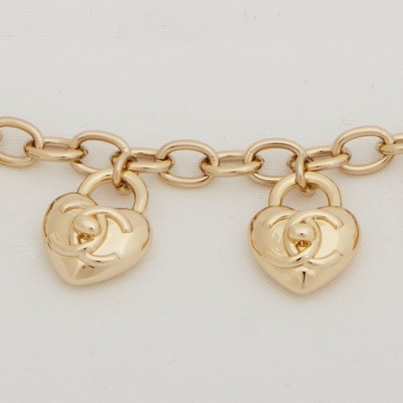 CHANEL LIGHT GOLD CC TURNLOCK MINI HEARTS NECKLACE (2022) - Picture 3 of 9